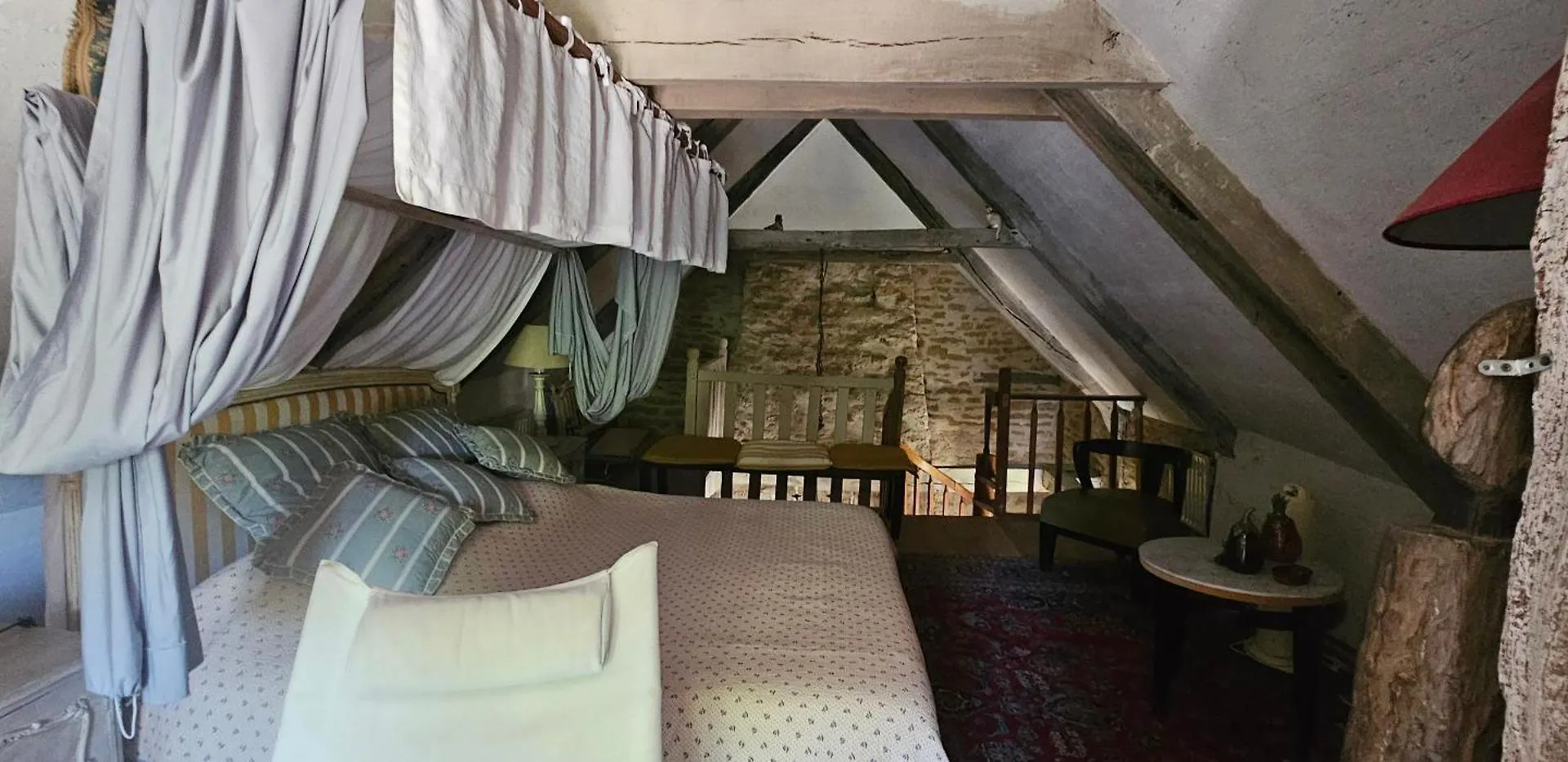 Bed and Breakfast Le Moulin A Huile Vailhourles Francja
