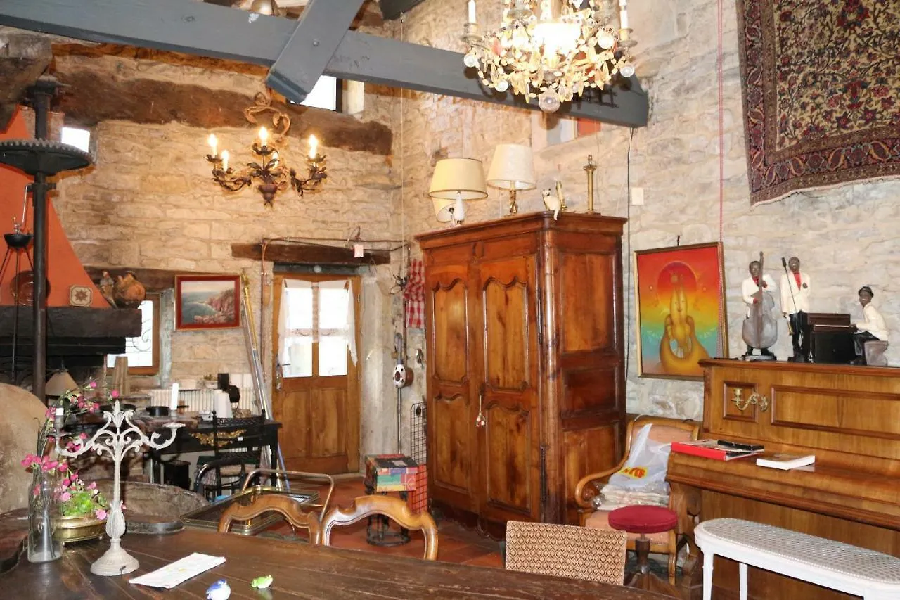 Nocleg ze śniadaniem Bed and Breakfast Le Moulin A Huile Vailhourles