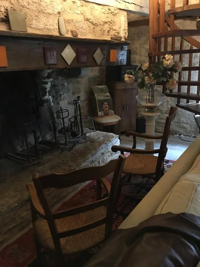 Le Moulin A Huile Bed & Breakfast Vailhourles 3*,  Fransa