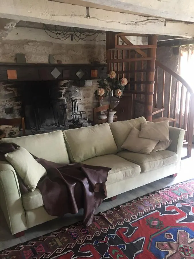 ***  Le Moulin A Huile Bed & Breakfast Vailhourles Fransa
